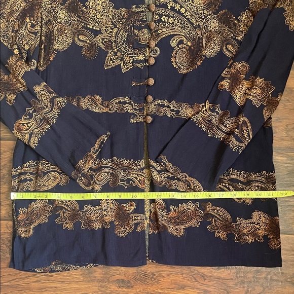 Solitaire Black and Gold Patterned Top - Picture 9 of 10